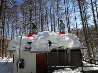 屋根の雪、80ｃｍはゆうに越えていた。_d0170835_23265835.jpg