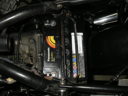 R100RS 2本サス ツインプラグ セルの交換_e0218639_12285342.jpg
