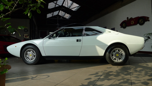 聖地modena のDino208gt4_a0129711_19442898.jpg