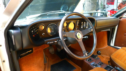 聖地modena のDino208gt4_a0129711_2033064.jpg