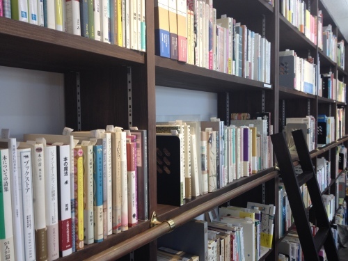 すみれの花の砂糖づけ at weekend books_f0354014_13175771.jpg