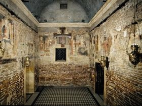 聖なる家、中世にパレスチナからイタリアへ_f0234936_6425276.jpg