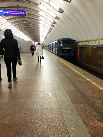 世界で一番深い地下鉄駅 グンジ家の食卓
