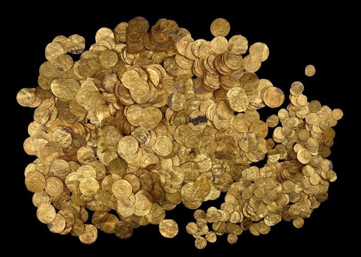 1000年前の金貨約2000枚、地中海海底で発見 イスラエル_b0064113_12472374.jpg