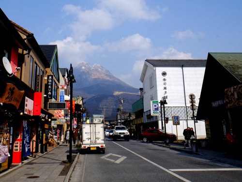 「大分・由布院 由布岳と茶房天井桟敷のモン・ユフ、ニコルズバーのカフェラテ」_a0000029_11284367.jpg