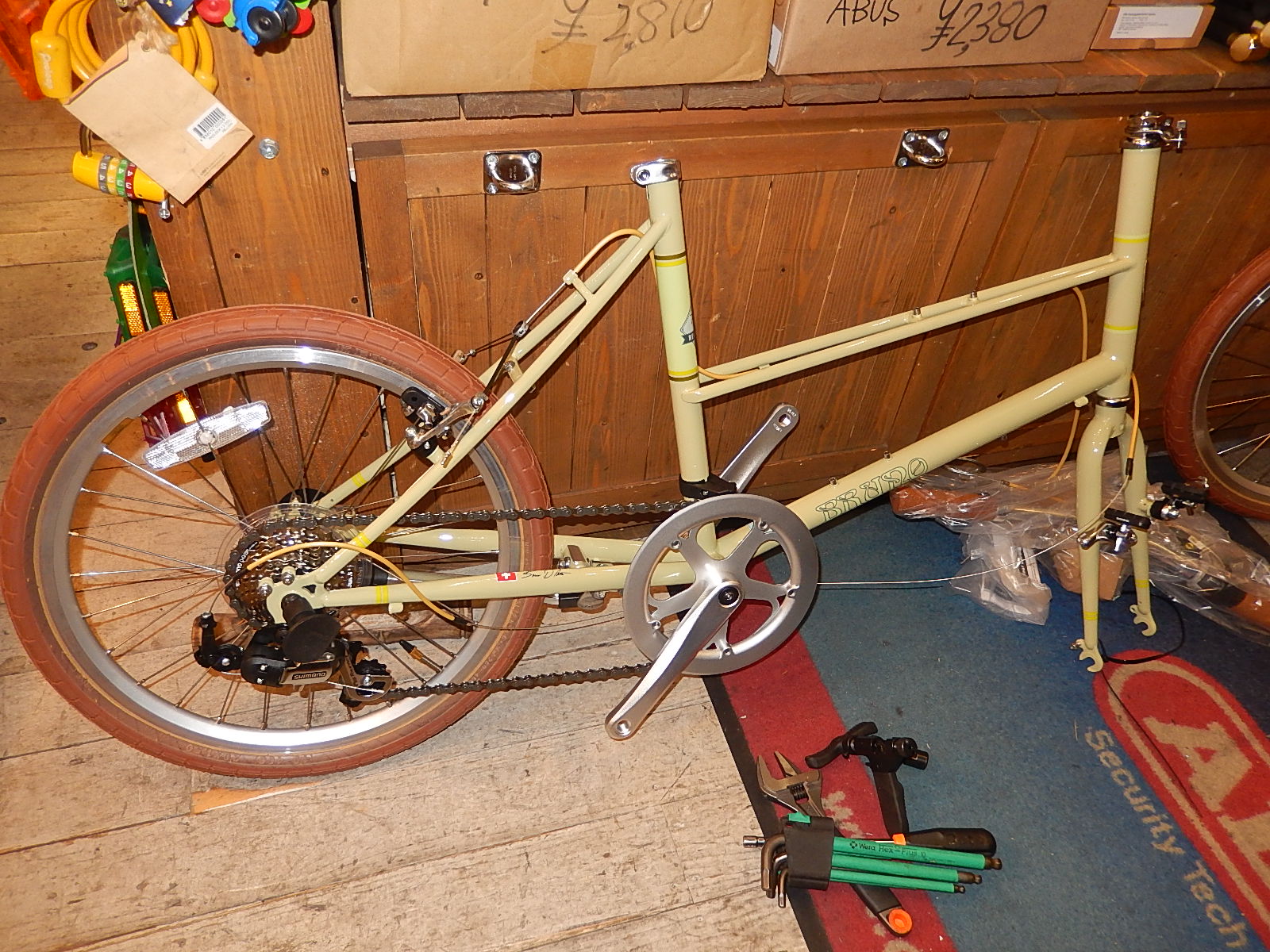 2月18日 渋谷 原宿 の自転車屋 FLAME bike前です_e0188759_1312245.jpg