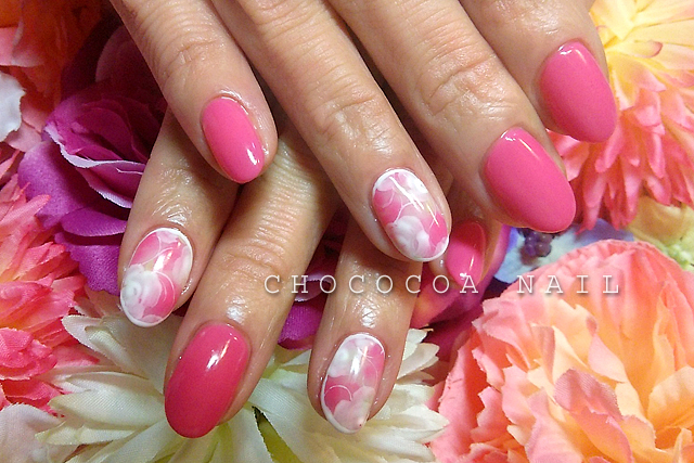 鮮やかピンクとふわふわローズの花柄ネイル プライベートネイルサロン Chococoaブログ