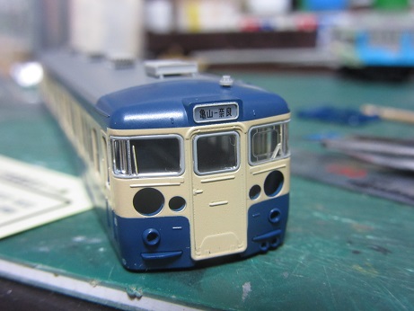 カトー115系800番台の整備 : 赤い電車は白い線