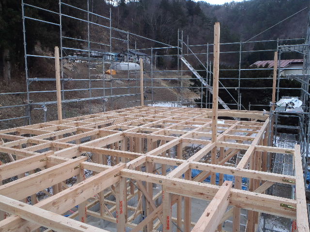 川井の家　建て方作業進行中。_f0105112_6352973.jpg