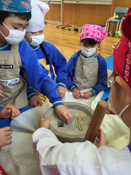 出前講座、大豆の加工ﾀﾞﾖ!!　王子保小学校にて_e0061225_14410987.jpg