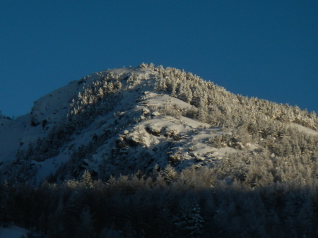 雪降りの後の朝_e0120896_07343595.jpg