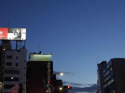 午後6時でも空が薄明るい もるとゆらじお