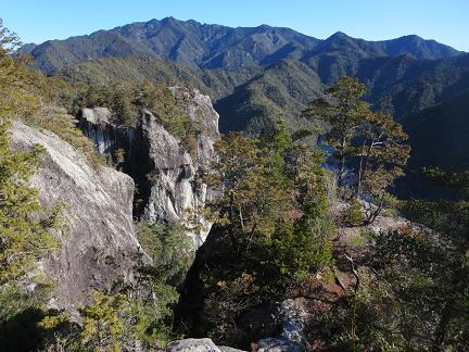 上﨟（じょうろう）岩岩峰群　　愛知県民の森より_f0302771_11224427.jpg