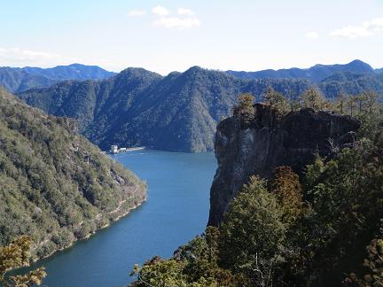 上﨟（じょうろう）岩岩峰群　　愛知県民の森より_f0302771_11251163.jpg