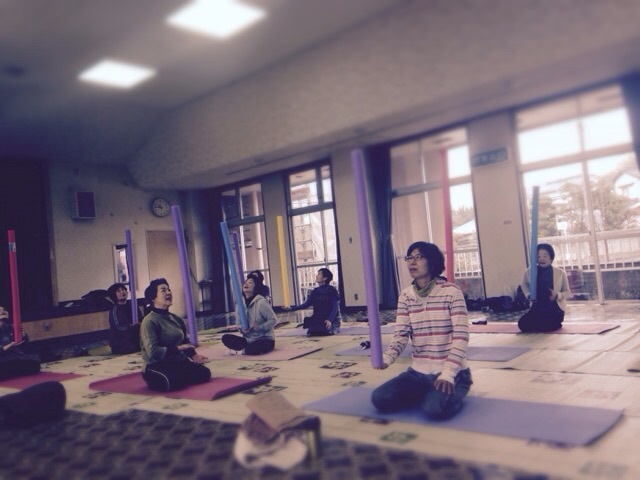 ストレッチポールの代用に Yogaバカ日記帳 ストレッチポールの代用に Yogaバカ日記帳