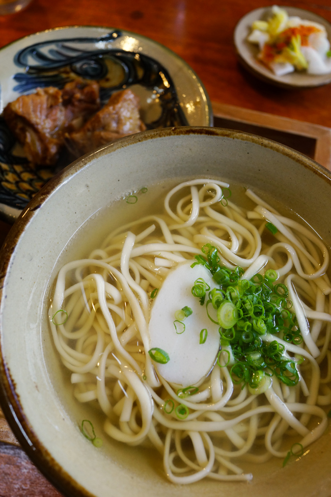 自家製麺　木灰そば　とらやの本ソーキ_b0049152_17474396.jpg