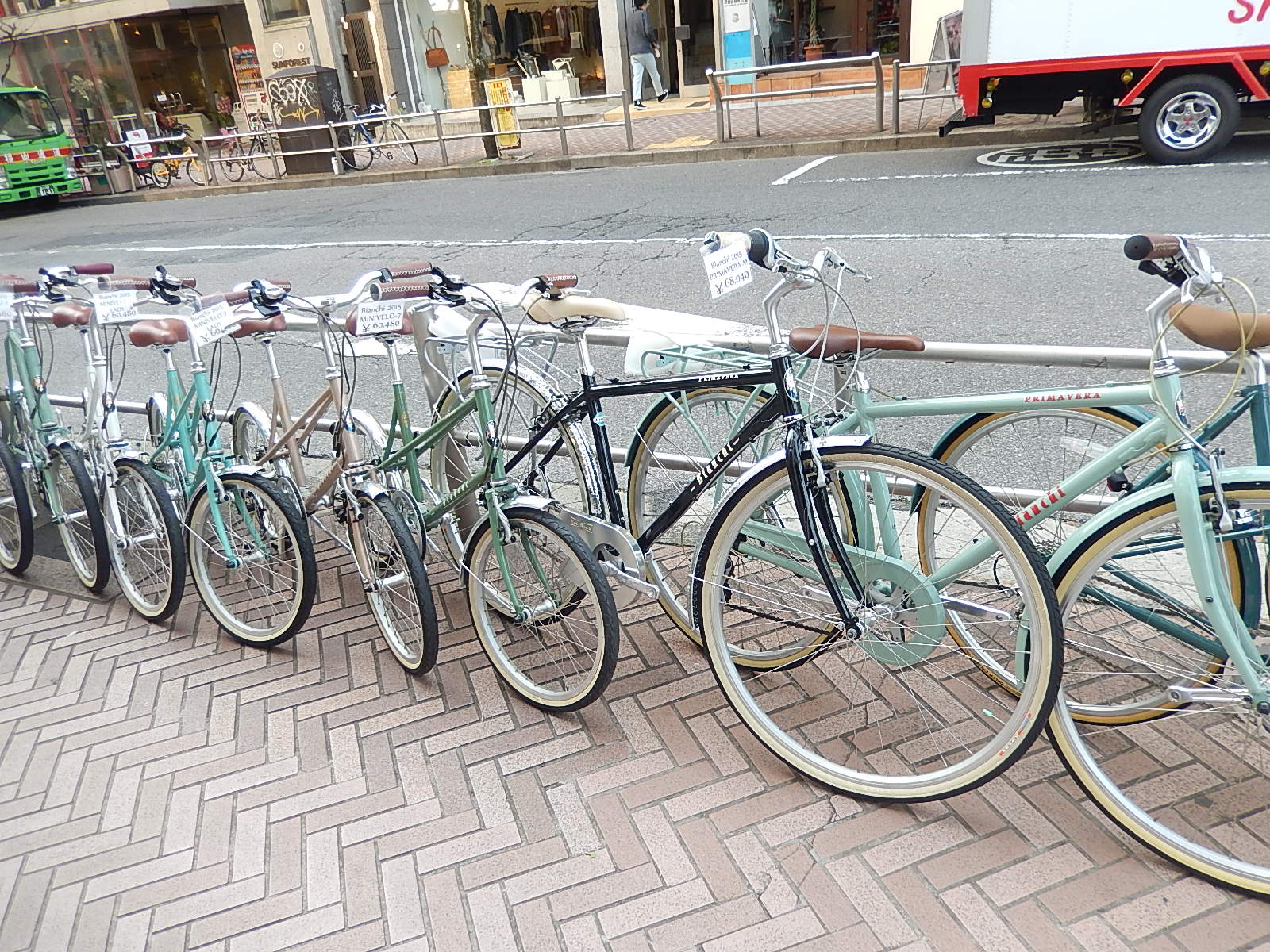 2月21日　渋谷　原宿　の自転車屋　FLAME bike前です_e0188759_15251171.jpg