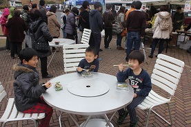 ドキュメント、かき祭り_e0175370_14165232.jpg