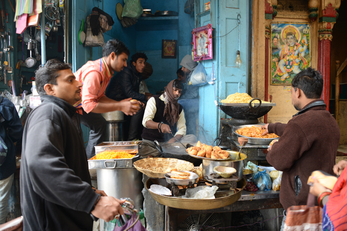 インド・バラナシの町並み写真_e0171573_2332011.jpg