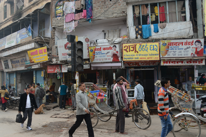 インド・バラナシの町並み写真_e0171573_2371356.jpg