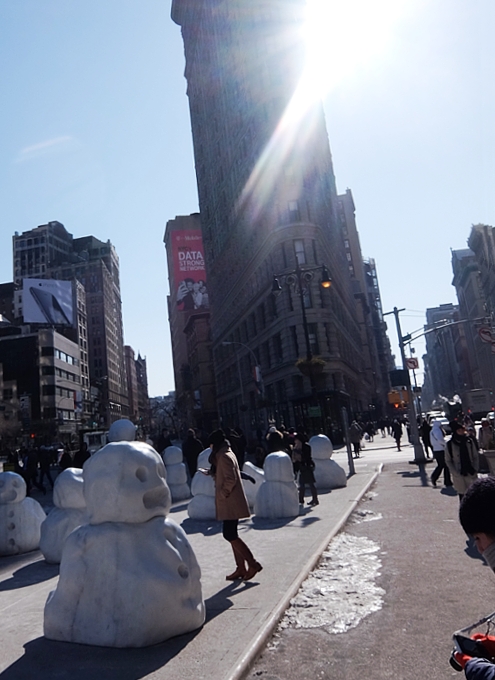 NYに雪だるま軍団なパブリック・アート登場中 Snow Monsters_b0007805_2056843.jpg