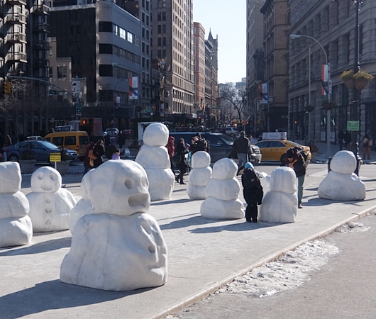 NYに雪だるま軍団なパブリック・アート登場中 Snow Monsters_b0007805_20572012.jpg