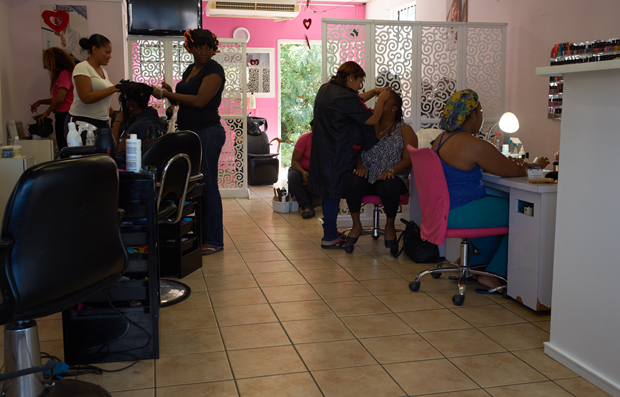 Roxy beauty salon_e0205680_9253466.jpg