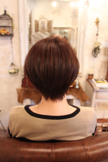 えりがタイトなショートボブ。_b0210688_21515636.jpg