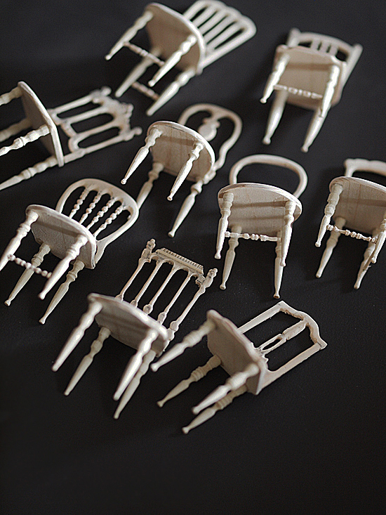 miniature*　アンティーク風な椅子たちと、花粉症_e0172847_13363296.jpg