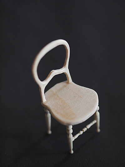 miniature* アンティーク風な椅子たちと、花粉症_e0172847_13364279.jpg