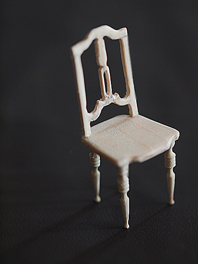 miniature* アンティーク風な椅子たちと、花粉症_e0172847_13364849.jpg