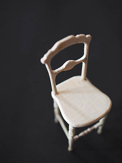 miniature*　アンティーク風な椅子たちと、花粉症_e0172847_14170519.jpg