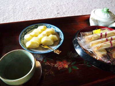 熊本産パイナップル 『菊池・七城産 けんちゃん家のパイナップル』 2玉入り再入荷しました!!_a0254656_18464547.jpg