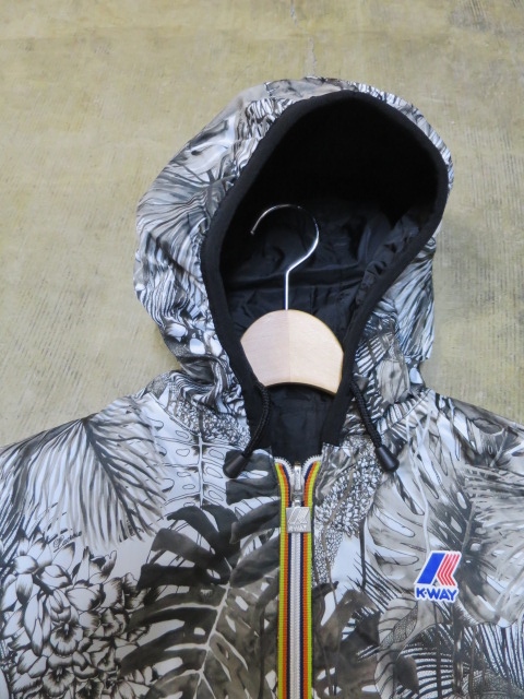 フランスの秀逸コラボ限定 ・・・ K WAY × Christian Lacroix (再!)_d0152280_22105482.jpg
