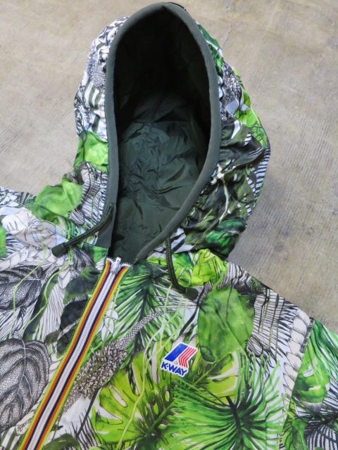 フランスの秀逸コラボ限定 ・・・ K WAY × Christian Lacroix (再!)_d0152280_22121525.jpg