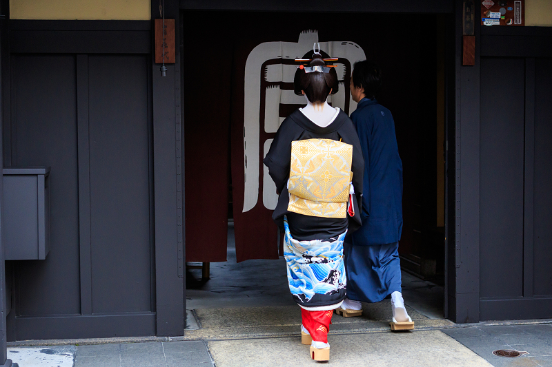 襟替え(祇園甲部・紗月さん)_f0155048_2312144.jpg