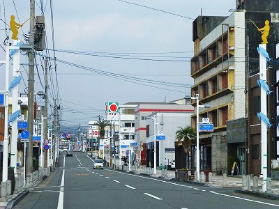 「道路の真向かいで魚釣り」_b0122856_22395920.jpg