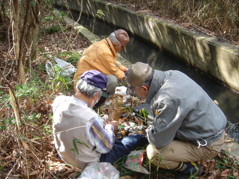 テーブル＆ベンチの防腐剤塗付 　　in　　うみべの森_c0108460_00165001.jpg