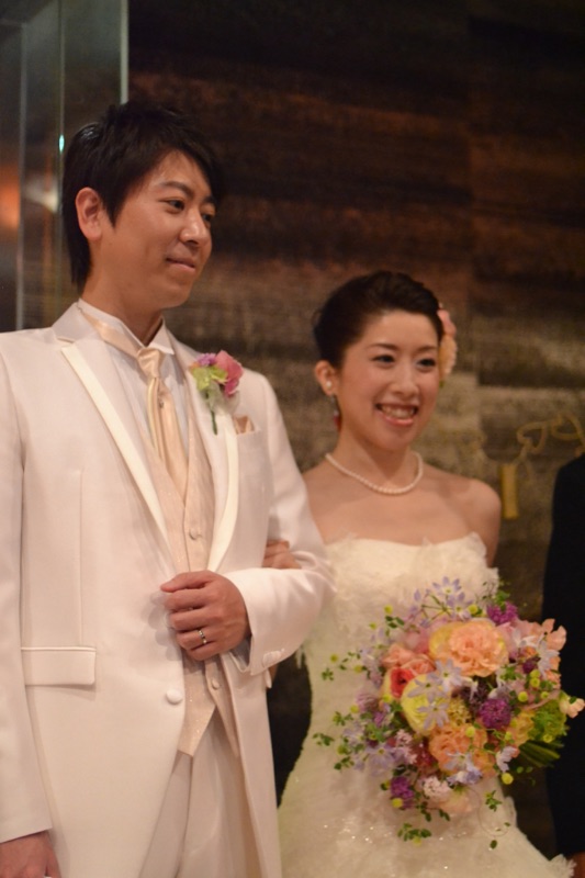 ご両親への花束と 新郎新婦様 東郷記念館様にて 本日 結婚式 という一日に 一会 ウエディングの花