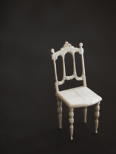 miniature* アンティーク風な椅子たちと、花粉症_e0172847_08422301.jpg