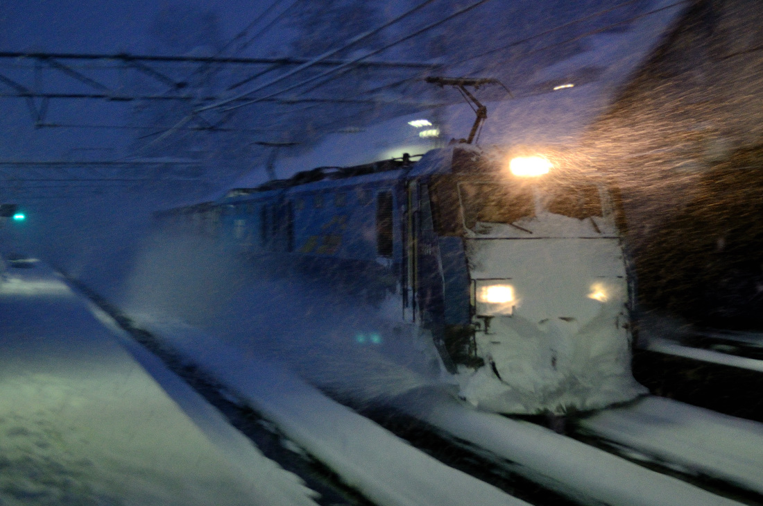 ◇〔 上越線・ほくほく線 撮影 〕◇ 【 雪降る夜に 】 : ツッチ～の