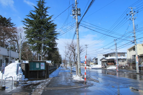 猛吹雪の翌朝の青空、米沢キャンパス風景・・・１）　２月２８日_c0075701_1012065.jpg