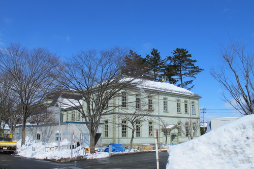 猛吹雪の翌朝の青空、米沢キャンパス風景・・・２）　２月２８日_c0075701_10212146.jpg