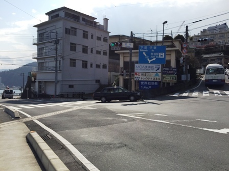 坂、海、温泉の街、熱海（３）熱海の海岸から熱海駅へ_b0330040_20084771.jpg