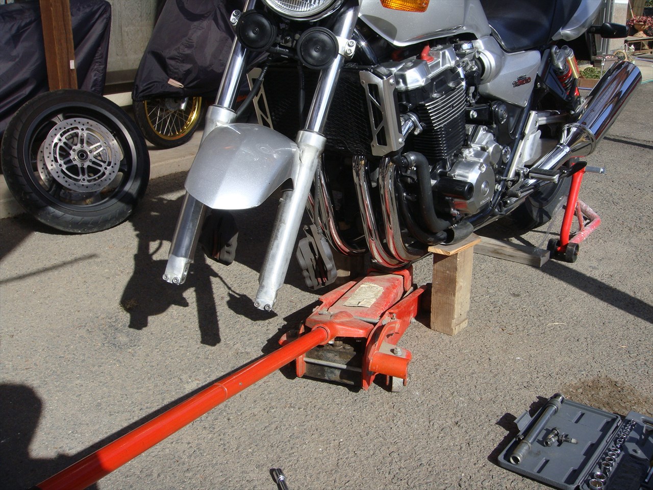 Cb1300やっとフロントタイヤ交換 M55から