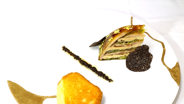 Chartreuse de perdreau / chou / foie gras フォアグラと山鶉、縮緬キャベツのシャリュトリューズ _f0303590_1929397.jpg
