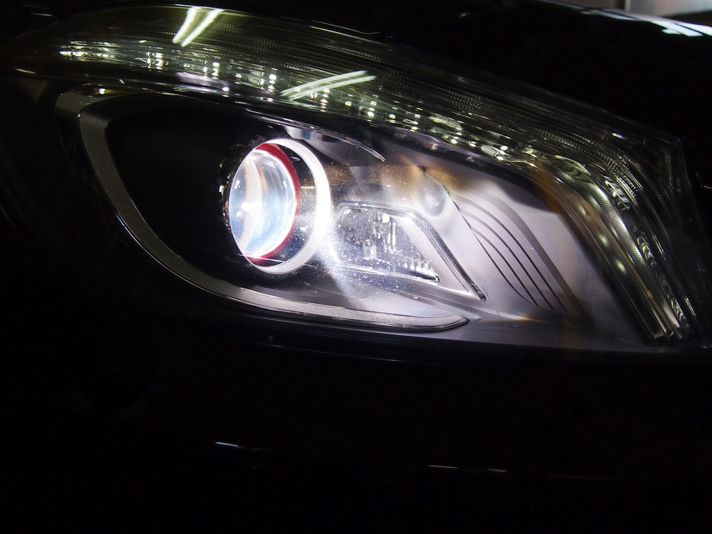 AMG・A45のタイヤ、ヘッドランプ球&コーナリングライト交換。_e0188729_16543692.jpg