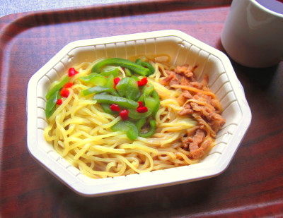 テーブルマークの『青椒肉絲麺』を食べてみた♪_a0305576_15245641.jpg