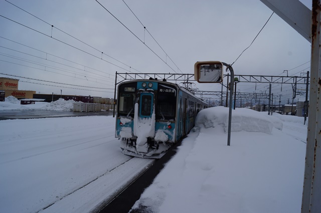 雪と鉄道の写真、青森は極寒、雪の中の列車たちは元気いっぱい。_d0181492_2229062.jpg