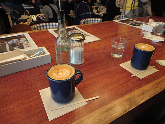 ESPRESSO D WORKSでラテ_e0230011_17251771.jpg
